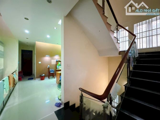 Bán nhà hơn 300m2 Mặt Tiền Nguyễn Ái Quốc gần BiGC khu B5 P. Tân Hiệp Biên Hòa 19tỷ7 - 7