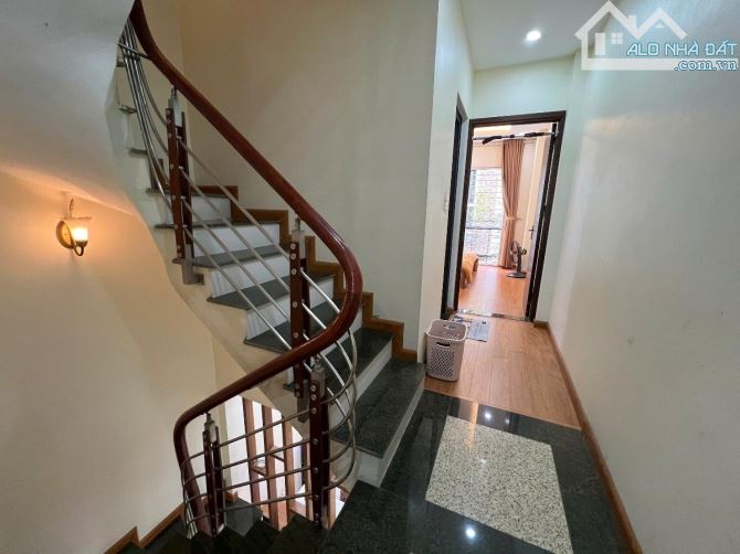 Nhà đẹp cạnh chợ Ngọc Thụy - oto đỗ cửa- 38m x 5 tầng - 8,5 tỷ CÓ BỚT - 7