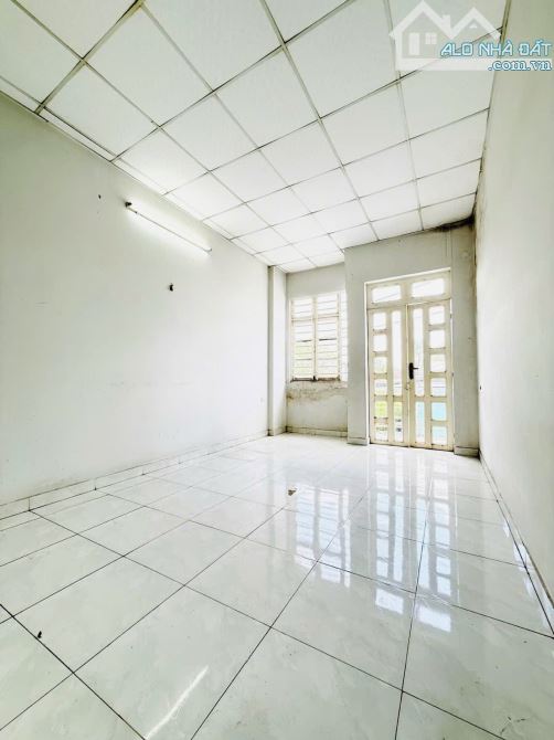Bán Nhà Mặt Tiền Hóc Môn- 105M2(7 x15 )-2 Tầng - Đường Nhựa 8m - Chỉ 4,35 Tỷ. - 7