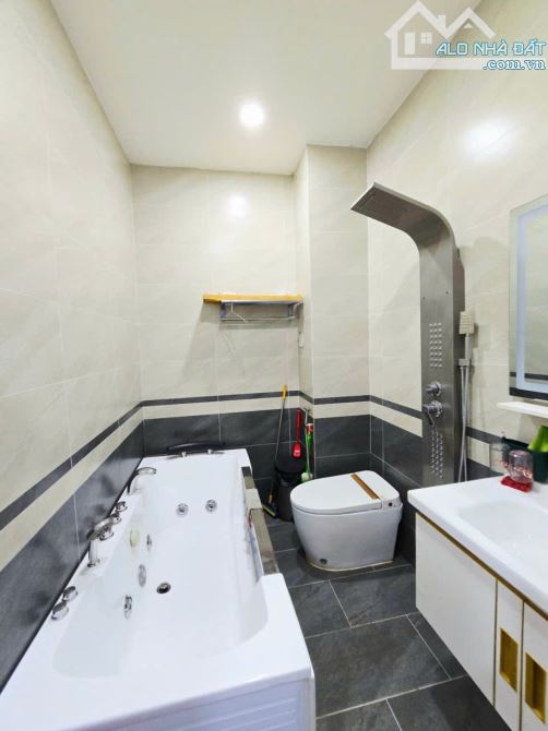 Bán Nhà Đẹp Giá Rẻ Âu Dương Lân Quận 8 – 3 Tầng – 4PN – Hẻm Xe Hơi – Chỉ 6 Tỷ! - 7