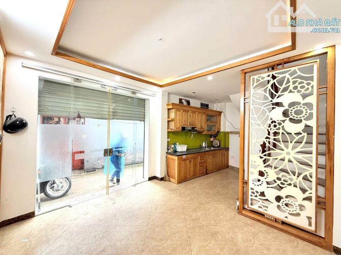 CẦN BÁN NHÀ NGÕ 44 TRẦN THÁI TÔNG - DT 30M2 - 5 TẦNG - MT 6.8M - GIÁ 7.5 TỶ - 7