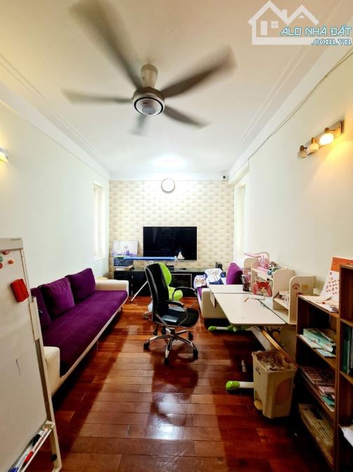 BÁN BIỆT THỰ VĂN QUÁN – 215m² – 4 TẦNG – MẶT TIỀN 10m – VỊ TRÍ HIẾM - 7