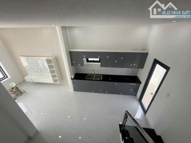 NHÀ TRỆT LẦU ĐƯỜNG XE 7 CHỖ HẺM SAU BẾN XE BẾN TRE - 7