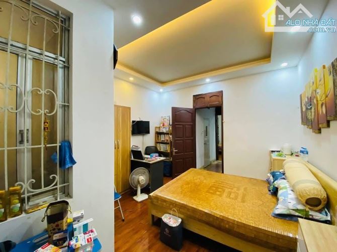 BÁN NHÀ PHÂN LÔ HOÀNG QUỐC VIỆT – VỈA HÈ, Ô TÔ TRÁNH – 41M², 4 TẦNG, GIÁ 15.6 TỶ - 7