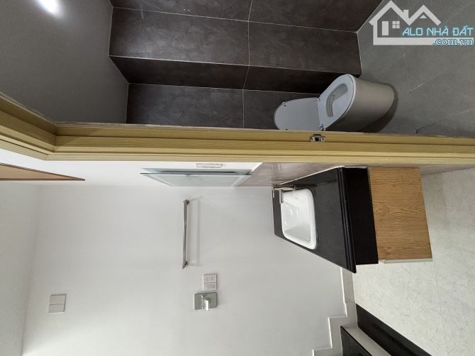 Ngang 5,5 được 4 Phòng Ngủ cách Công viên làng Hoa 5p giá 6,688 tỷ - 8