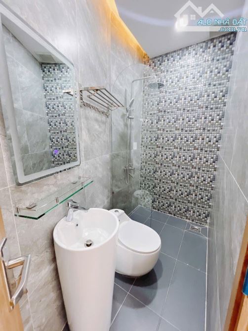 BÁN NHÀ ĐẸP MỚI XÂY KHU VIP ĐƯỜNG SỐ 4 TẤM Q4 XE HƠI ĐỖ CỬA 5PN GIÁ 11T5 TL SÁT MT - 8