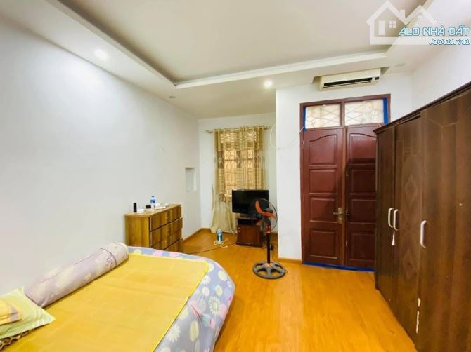 BÁN NHÀ PHÂN LÔ HOÀNG QUỐC VIỆT – VỈA HÈ, Ô TÔ TRÁNH – 41M², 4 TẦNG, GIÁ 15.6 TỶ - 8