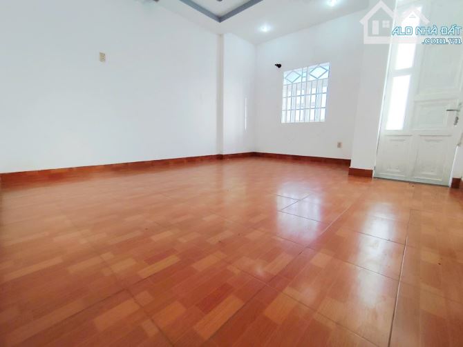 Bán Nhà Hóc Môn- 101M2(6 x18)- 3Tầng - HXH- Chỉ4,2 Tỷ. - 8