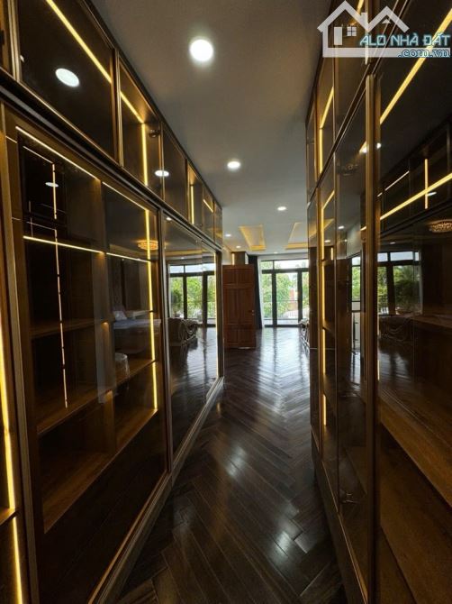 Biệt Thự Sân Vườn 2 tầng 875M2 có hồ bơi đường Bùi Công Trừng Hóc Môn.Dt 35,5m*24,5m💰24t - 10