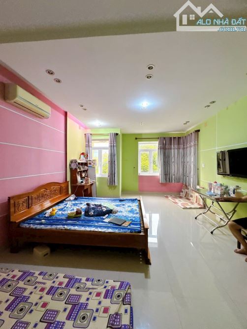 Bán nhà hơn 300m2 Mặt Tiền Nguyễn Ái Quốc gần BiGC khu B5 P. Tân Hiệp Biên Hòa 19tỷ7 - 9