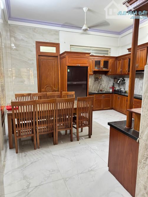 Bán nhà mặt phố đường Nguyễn Duy Trinh P Bình Trưng Đông Quận 2 gần chợ (89m2) 9.5 tỷ - 9