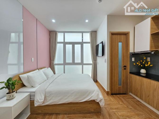 Bán khách sạn hầm 5 tầng VIP Nguyễn Gia Trí cho thuê 300 triệu/tháng ngang 8M x 25M - 9