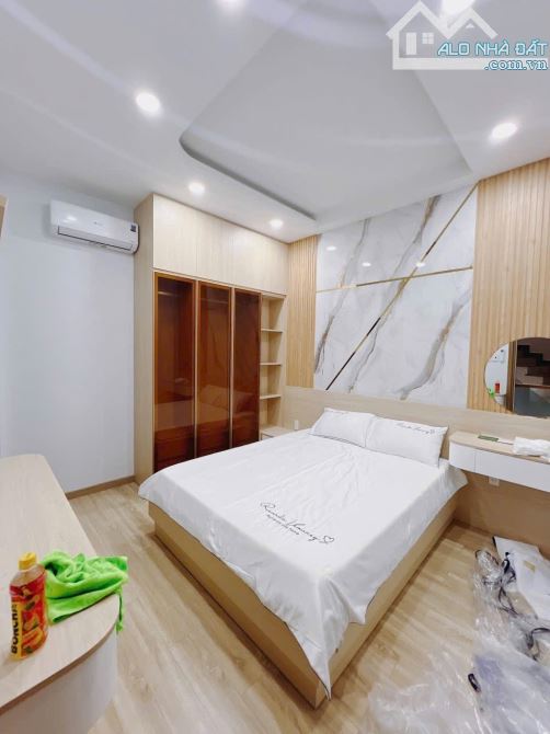 BÁN NHÀ ĐẸP MỚI XÂY KHU VIP ĐƯỜNG SỐ 4 TẤM Q4 XE HƠI ĐỖ CỬA 5PN GIÁ 11T5 TL SÁT MT - 9