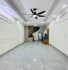 Nhà mới xây cực đẹp - Trước nhà rộng thoáng sáng - Vị trí vàng ngay trung tâm Cầu Giấy