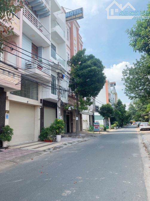 Giá 6 tỷ. Bán nhà 1 trệt 2 lầu mặt tiền trục D3 Võ Thị Sáu Thống Nhất. Dt 190m sàn sd.