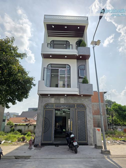 Bán nhà mới 1T2L 4.5x15m hoàn công, đường D1 KDC Lê Phong Bình Chuẩn 2, full nội thất