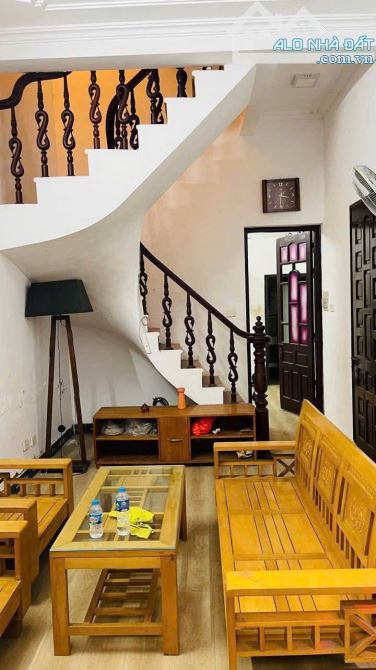 Cho thuê nhà nguyên căn Phố Trạm- 2PN