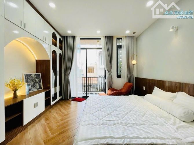 Nhà 5 tầng 5 phòng ngủ 6wc xe hơi tới nhà cạnh Công viên Làng Hoa Phường 9 Gò Vấp