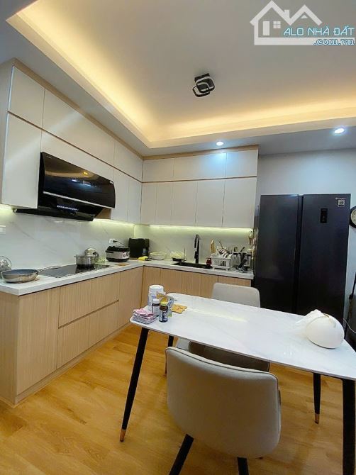 SIÊU PHẨM TẬP THỂ HOÀNG QUỐC VIỆT, TẦNG 1, NGÕ OTO TRÁNH, FULL NỘI THẤT, SỔ ĐỎ, Ở NGAY
