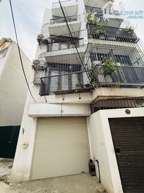Bán nhà Thạch Bàn 44m x 4 tầng giá chỉ 5,6 tỷ. Ô tô 45 chỗ đỗ cửa