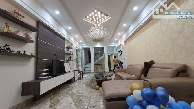 BÁN NHÀ VĂN CAO BA ĐÌNH– DÂN XÂY PHÂN LÔ ÔTÔ ĐỖ CỬA 20M RA PHỐ VIEW HỒ TÂY- DT 52M/5T/GIÁ