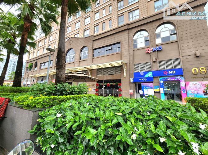 BÁN SHOPHOUSE MẶT TIỀN HOÀNG MINH GIÁM – P.9, PHÚ NHUẬN. 8 căn shophouse – thu 2 tỷ/năm.