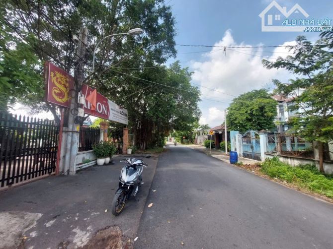 Cần bán đất + nhà mặt tiền đường nhựa xã Trung An Củ Chi 11x38 tổng 493m2 Full Thổ Cư