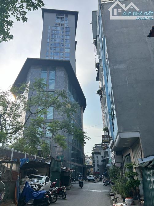 BÁN ĐẤT TẶNG NHÀ MP THUỴ KHUÊ Ô TÔ TRÁNH KINH DOANH DT 80M2 MT 7.5M 30 TỶ XÂY TOÀ VP ĐỈNH