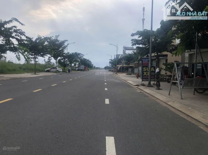 Lô đất nền nằm cách QL51 200M hướng về trục chính dẫn về sân bay giá đầu tư 799 triệu, SHR