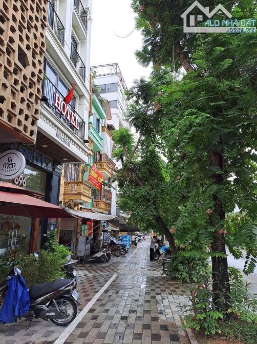 Siêu phẩm Lạc Long Quân  MT khủng 9.4m 115m² 8T Thang máy KD đỉnh Vỉa hè rộng 74 tỷ