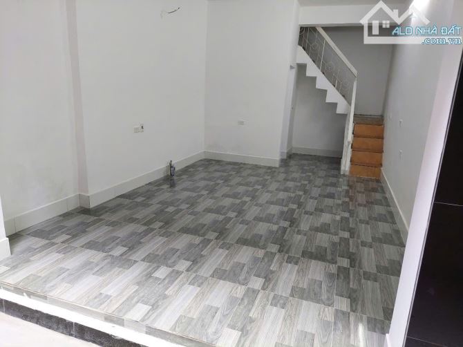 Cho thuê căn hộ tầng 1 Tập Thể Thành Công, Ba Đình. Giá: 7.5tr.