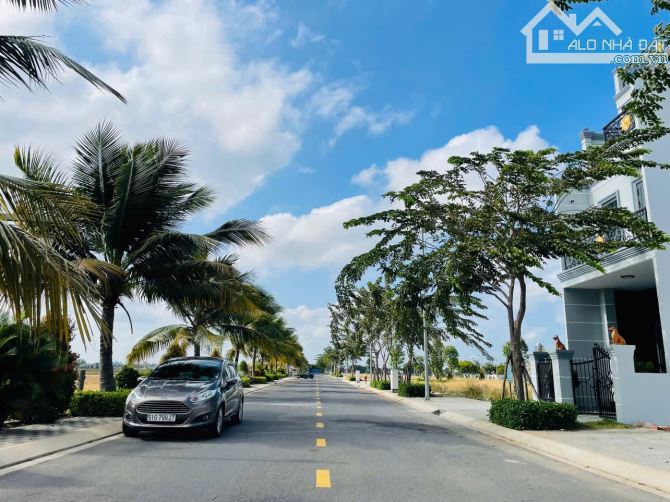 Bán gấp 5 nền đất nằm trên đường vào Sân Bay Quốc Tế Long Thành, giá 1tỷ4, SHR