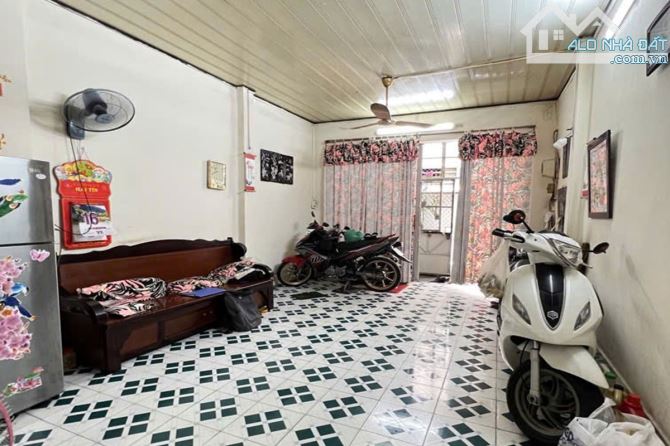 Bán nhà hẻm 3m, Lạc Long Quân, Tân Bình, 40 m² (4.2m x 11m), 3 phòng - Giá 4.2 tỷ TL