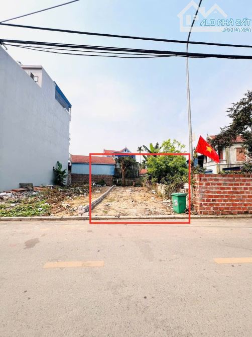 Chào bán 1 lô 96m tại Phường Hoà Bình trục kinh doanh buôn bán tốt. Giá chỉ 2,x tỷ