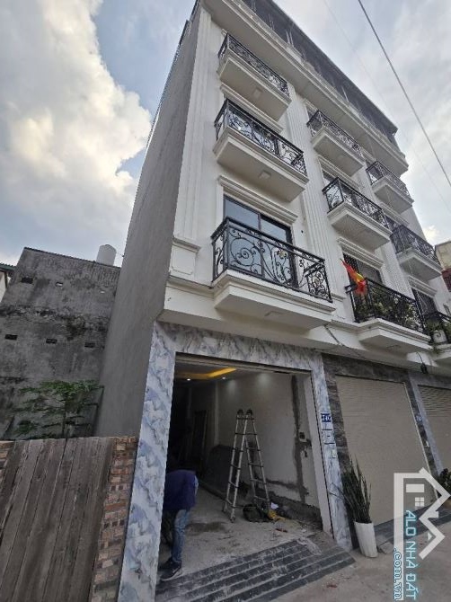 Cầu Diễn -Từ Liêm-40m x 6Tầng Thang Máy-ÔTô Vào Nhà-Giá 7Tỷ (bé)