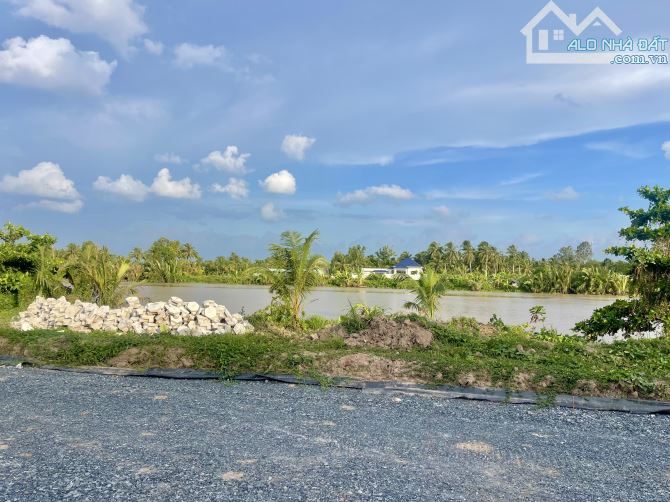Cần bán nền mặt tiền bờ kè sông Ba Si giá đầu tư