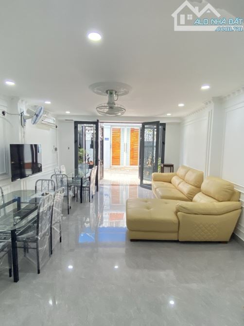 Bán nhà ngay EMART PHAN VĂN TRỊ- BÌNH THẠNH- HẺM XE TẢI- Nhà mới cứng- 5 tầng- GIÁ 8,5 TỶ