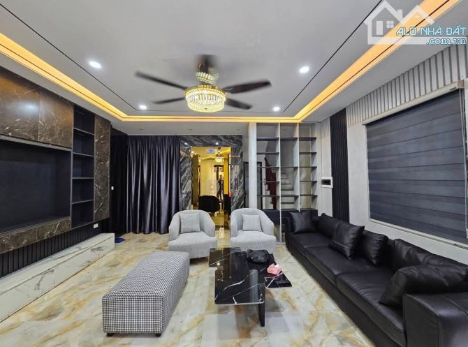 Cần bán nhà phố Ngọc Thụy, Long Biên 54m, 7 tầng, mặt tiền 4m, giá 12 tỷ.