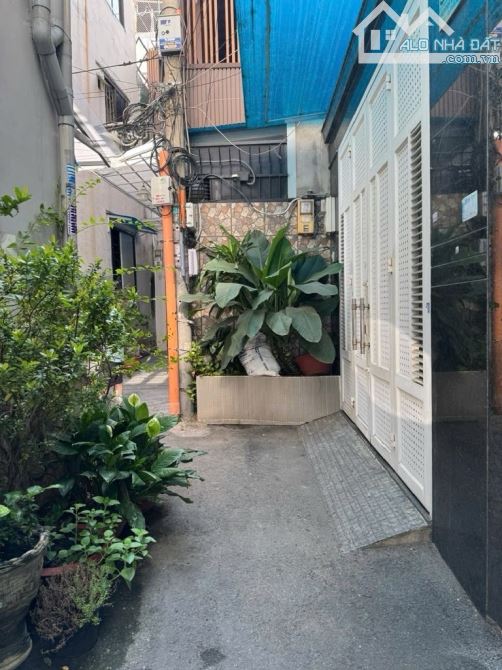 🔥 1 CĂN RA MT HUỲNH VĂN BÁNH, 50m2, 2 TẦNG, 2 PN, 2WC. GIÁ : 9,3 tỷ 🔥