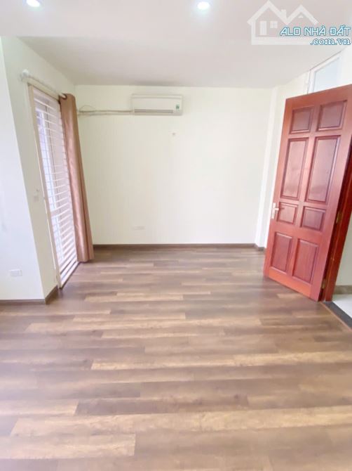 "Nhà Rẻ nhất" Đường 19/5 Văn Quán. DT 80m2, 5 tầng, MT 5m, vỉa hè 2 bên, ô tô đỗ cửa