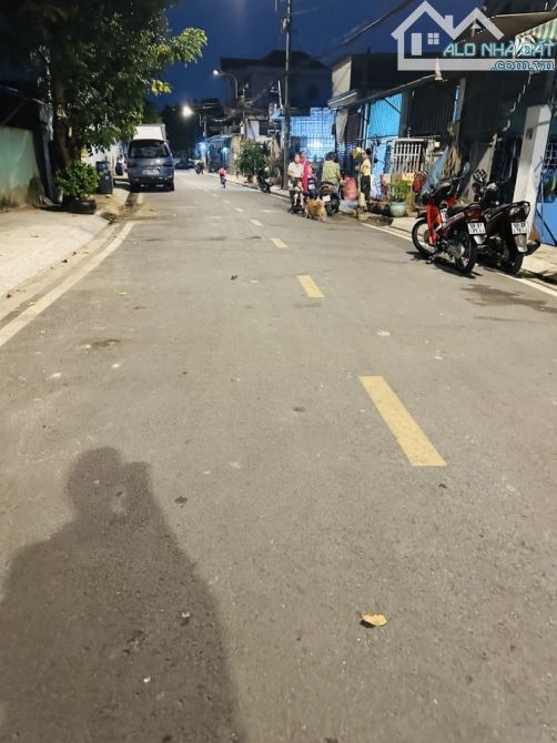Gấp bán nhà Thủ Đức, gần Mt Phạm Văn Đồng, dt 300m2, giá chỉ 15 tỷ.