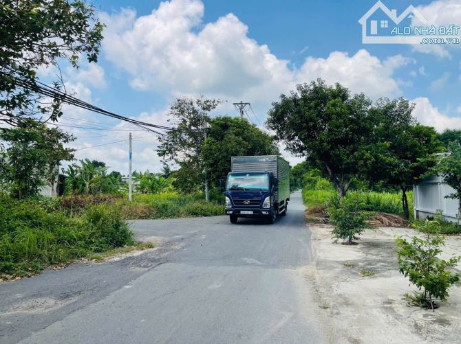Cần bán đất mặt tiền đường nhựa số 28 Ấp Hậu xã Tân Thông Hội 5x22 110m2 Full Thổ