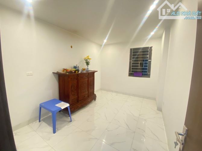 Đông Thắng ngõ oto - nhà 5 tầng - chưa đến 9 tỷ