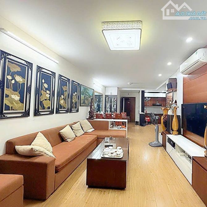 BÁN TẬP THỂ NGHĨA TÂN, TẦNG 1, GẦN NGÕ 106 NGUYỄN PHONG SẮC, OTO ĐỖ CỬA, FULL NỘI THẤT