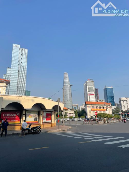 Tòa nhà 8 lầu MT đường Lê Lai Q1 - Đơn giá chỉ 590 triệu / m2 - Dòng tiền 250 triệu