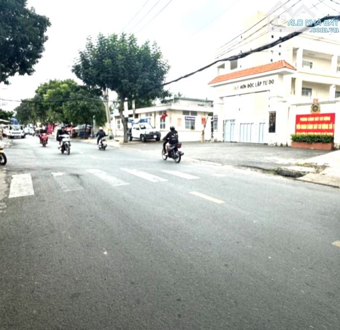 Bán Nhà Mặt Tiền Kinh Doanh-Linh Xuân-145m2(ngang 8m, dài 18m)- Sầm Uất-Nhỉnh 7 Tỷ(TL)