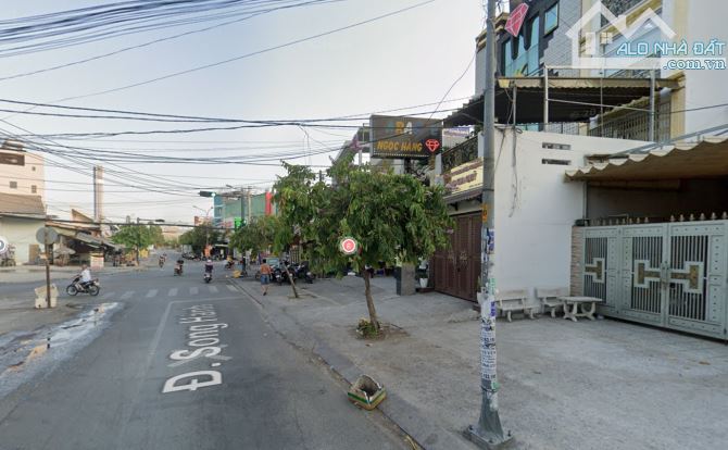 Bán nhà 3 tầng MT đường Song Hành, gần Nguyễn Văn Quá, DT: 8x8m giá 11.5 tỷ tl