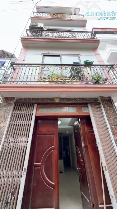 BÁN NHÀ LÔ GÓC, HÀ TRÌ VIEW THOÁNG, Ô TÔ ĐỖ CỬA, NHÀ DÂN XÂY RẤT ĐẸP 45M2 GIÁ 8,8 TỶ