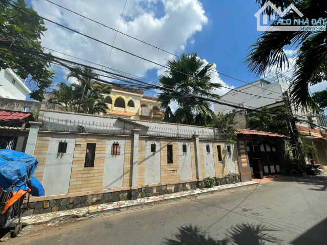 DT: 20m x 27m ( CN: 540m2 ) 3 tầng ,mặt tiền khu Cư Xá Lữ Gia Q.11 , Giá chỉ 95 tỷ TL