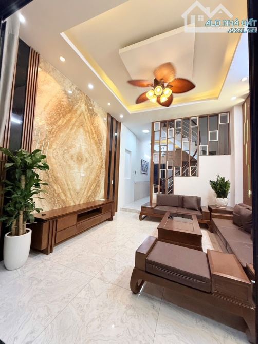 Bán nhà Kim Đồng , ngõ Bán nhà Tâthông , ô tô đỗ cổng , thang máy . DT 48m x 5T x 15,9 Tỷ